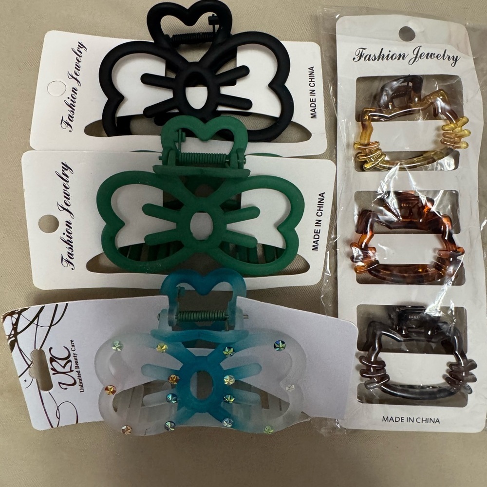 Set of 6  Hair Clips Hello Kitty inspired in different sizes & colors